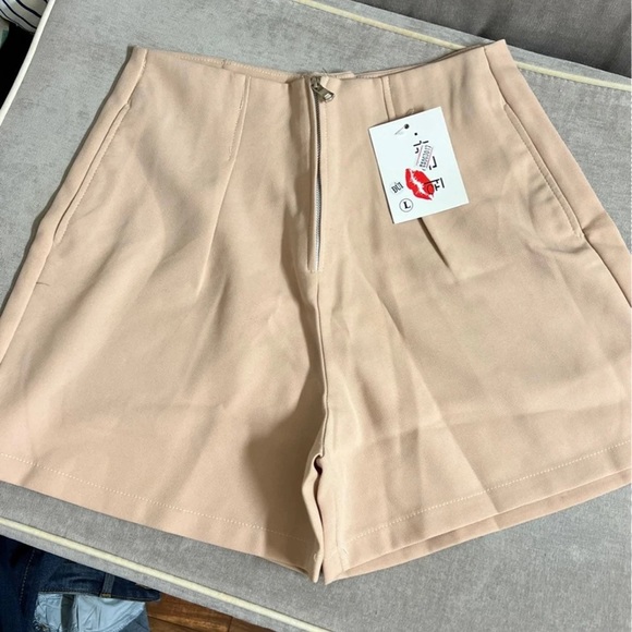 High waisted short - Picture 1 of 3